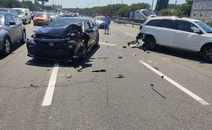 В столиці легковик врізався а автомобілі, які потрапили в ДТП