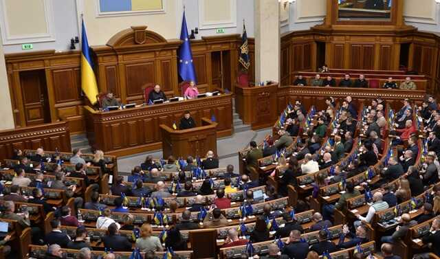 Чиновникам, нардепам та суддям хочуть дозволити вільно виїжджати за кордон