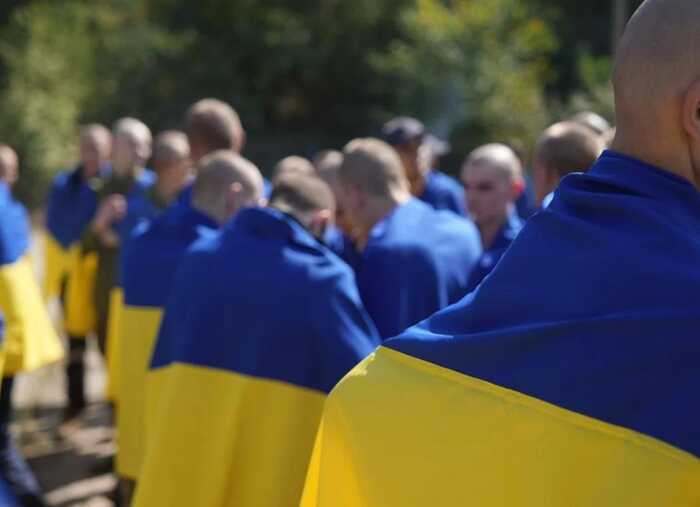Три роки полону: Мати й син з "Азовсталі" вперше зустрілися на сьогоднішньому обміні