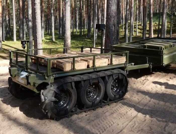 Армія РФ тестує на фронті новий наземний дрон "Вольчанін"