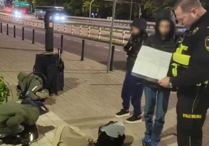 У столиці Польщі врятували вагітну українку з трьома маленькими дітьми